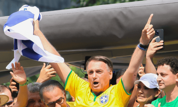 Bolsonaro fala