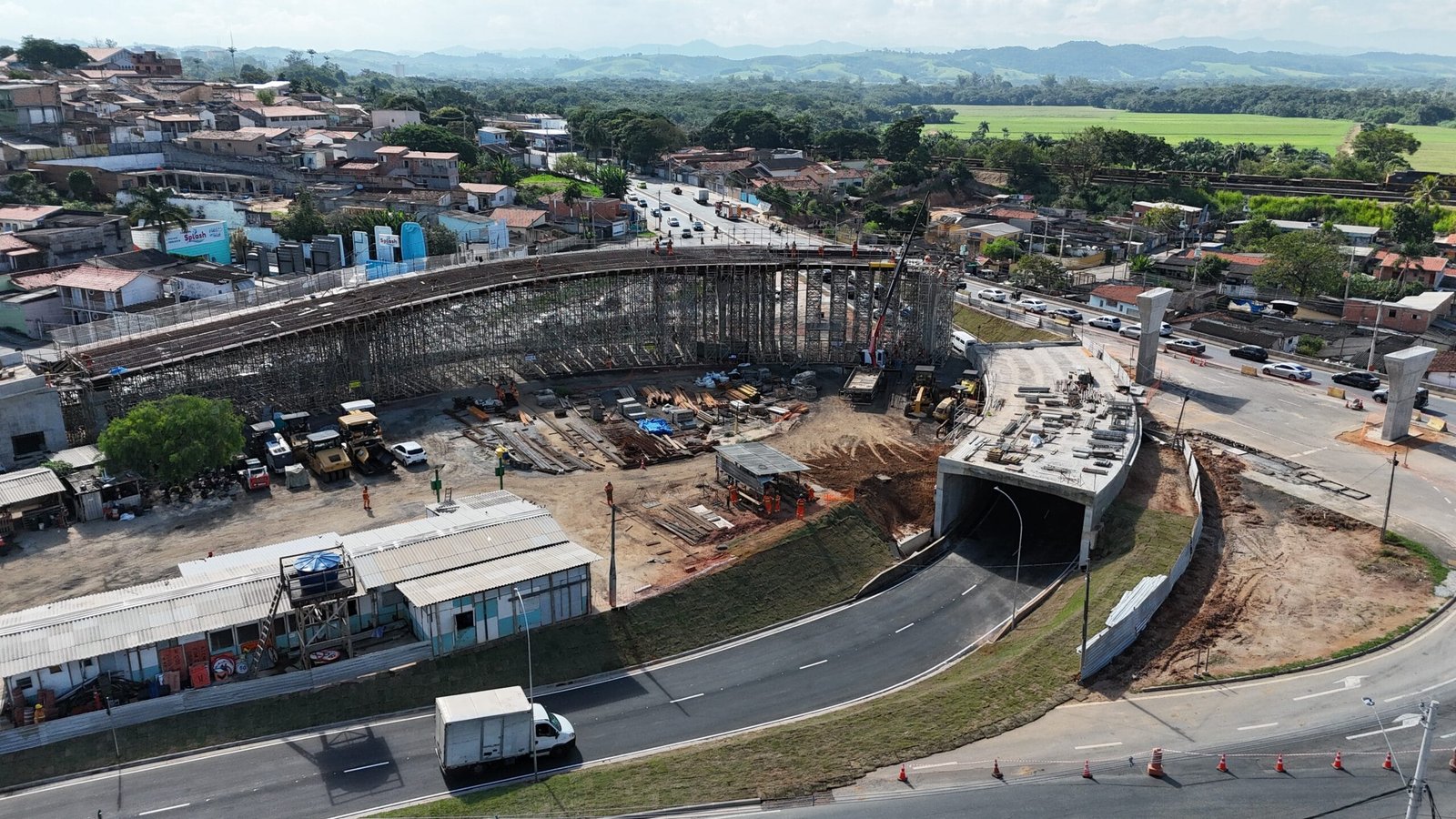 Prefeitura libera passagem inferior da Sebastião Gualberto
