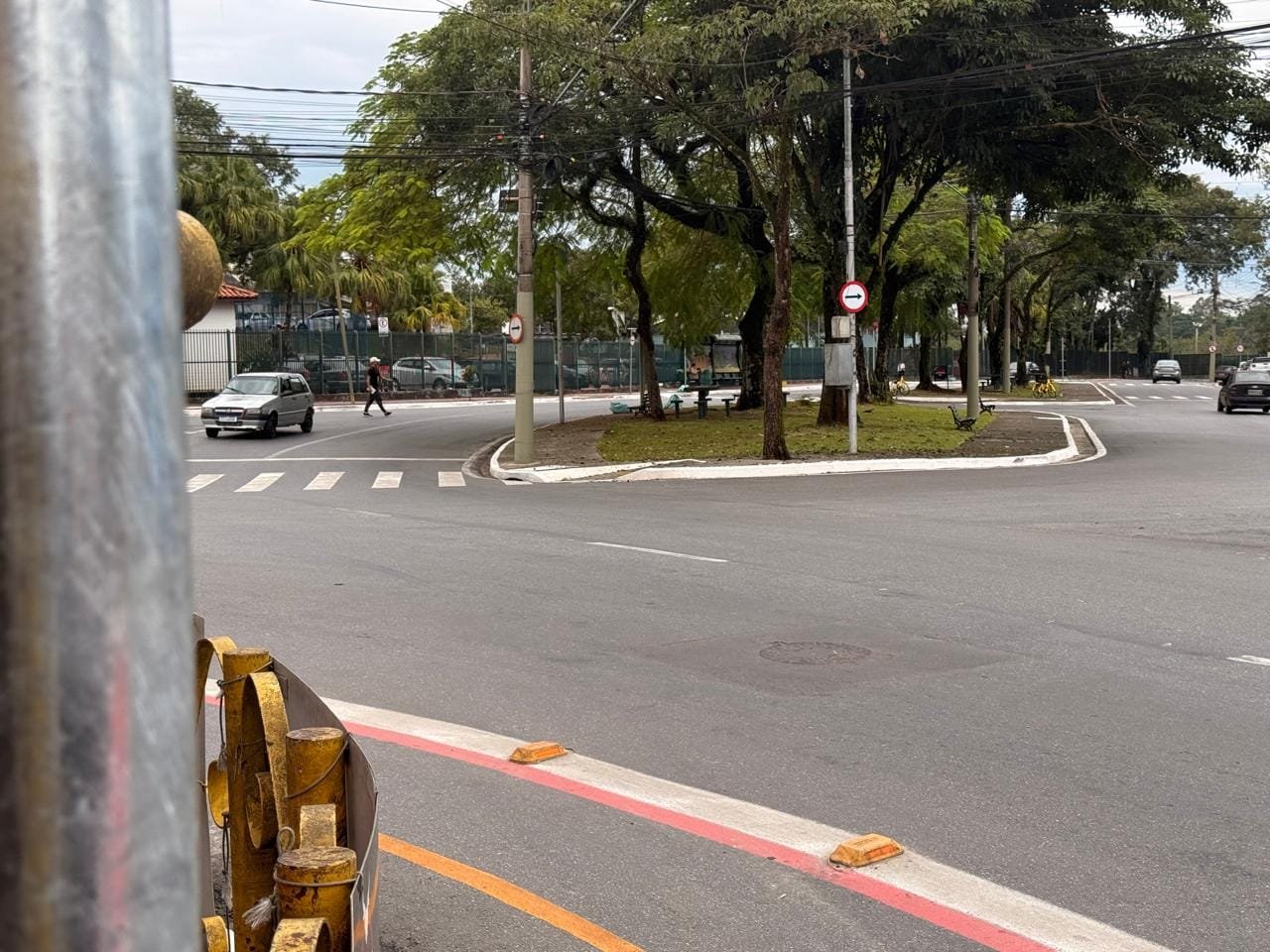 Motoristas de ônibus não respeitam ciclovia instalada no Alto da Ponte