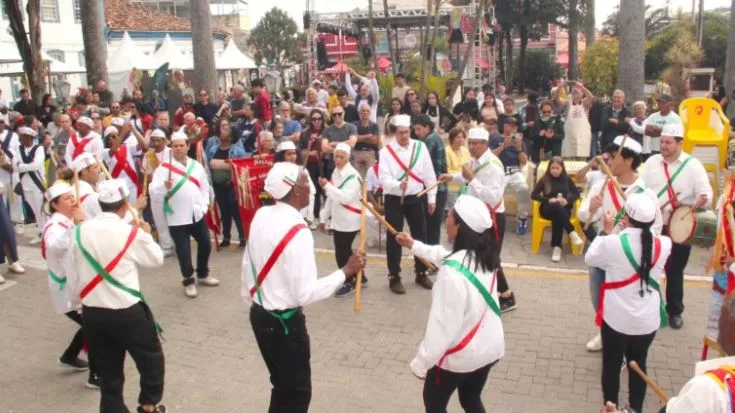 Paraibuna reúne folclore, gastronomia e música em festivais