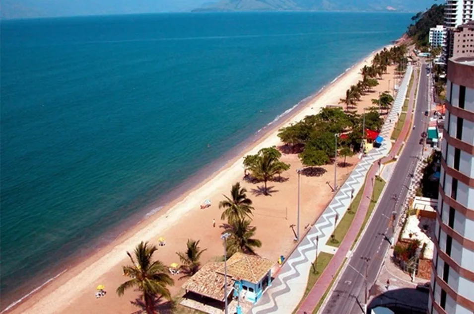Caraguatatuba prepara mudanças na organização dos ambulantes na Praia Martim de Sá